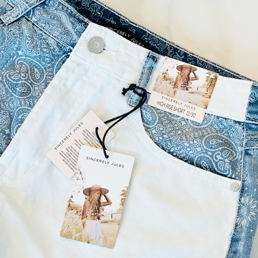 NWT Sincerely Jules Blue and White Paisley Women Shorts -Size 11 - Picture 7 of 8